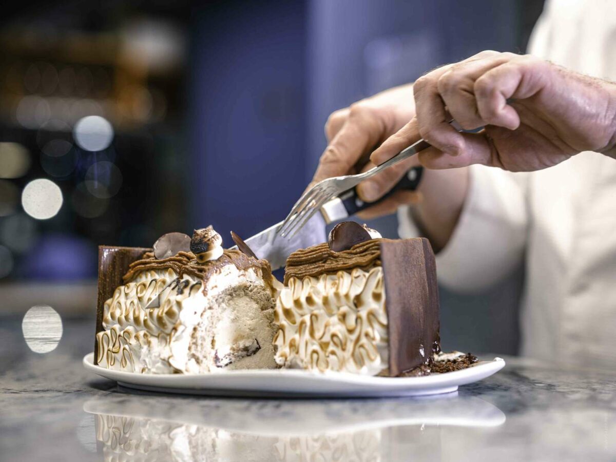 notre-buche-de-noel-creme-marron-vanille-chocolat-blanc-meringue-flamme